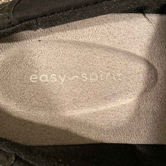 Easy Spirit. Comfortable Sandals, Size 8 - Picture 6 of 7